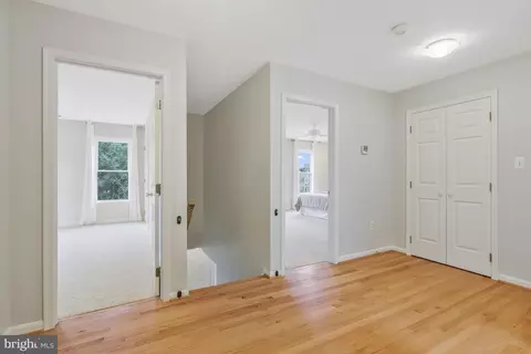 Entry Way - 2605 Barnside Ct, Herndon, VA 20171 photo 6 of 7