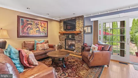 12083 Edgemere Cir, Reston, VA 20190 photo 11