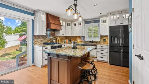 12083 Edgemere Cir, Reston, VA 20190 photo 8