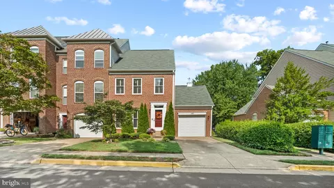 12083 Edgemere Cir, Reston, VA 20190