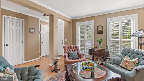 12083 Edgemere Cir, Reston, VA 20190 photo 2