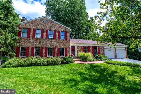 9752 Hatmark Ct, Vienna, VA 22181