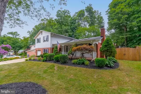 9890 Becket Ct, Fairfax, VA 22032