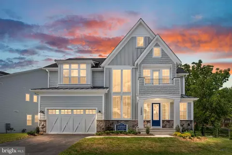 2709 Floris Ln, Herndon, VA 20171
