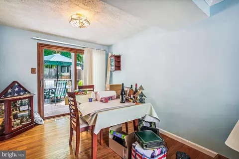 8497 Rainbow Bridge Ln, Springfield, VA 22153 photo 6