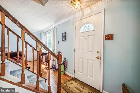 8497 Rainbow Bridge Ln, Springfield, VA 22153 photo 2
