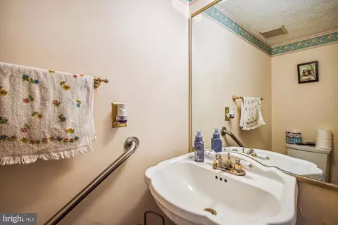 8497 Rainbow Bridge Ln, Springfield, VA 22153 photo 15