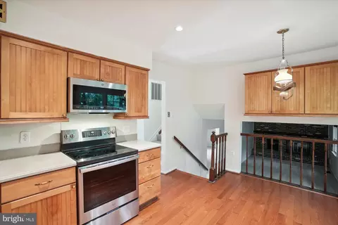 9121 Beachway Ln, Springfield, VA 22153 photo 14
