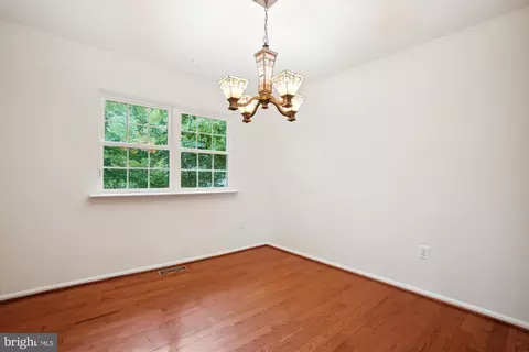 9121 Beachway Ln, Springfield, VA 22153 photo 8