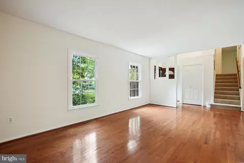 9121 Beachway Ln, Springfield, VA 22153 photo 5