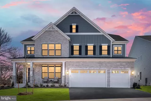2808 Lake Retreat Dr, Herndon, VA 20171