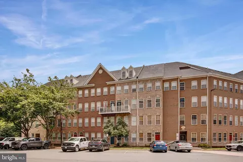 2653 Park Tower Dr #312, Vienna, VA 22180