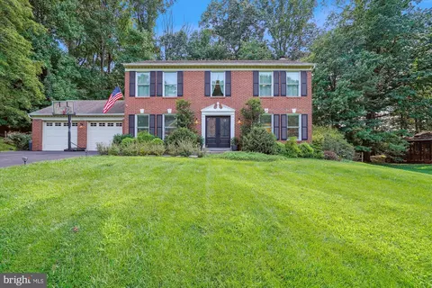 11559 Holly Briar Ln, Great Falls, VA 22066