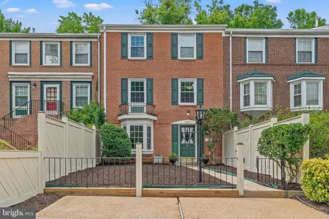 4325 Cedarlake Ct, Alexandria, VA 22309