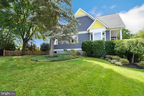 2015 Swan Ter, Alexandria, VA 22307