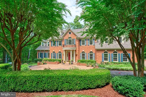 8700 Rustic Oak Ct, Fairfax Station, VA 22039
