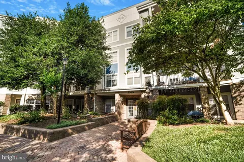 5565 Seminary Rd #107, Falls Church, VA 22041