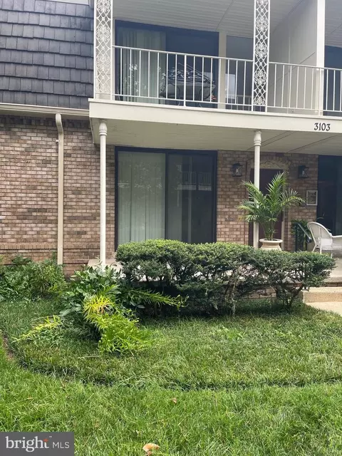 3103 Patrick Henry Dr #125, Falls Church, VA 22044