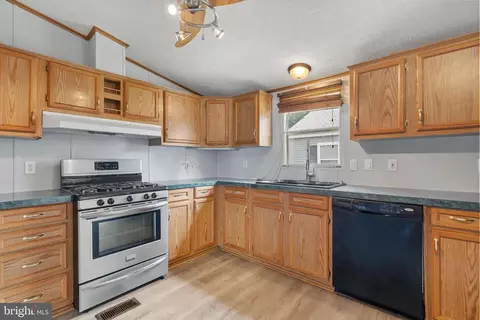 14512 Iberia Cir, Chantilly, VA 20151
