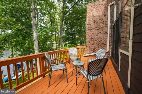 11032 Thrush Ridge Rd, Reston, VA 20191