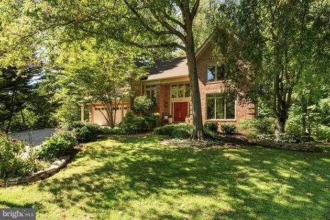 12728 Heatherford Pl, Fairfax, VA 22030