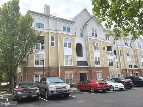 2107 Highcourt Ln #101, Herndon, VA 20170