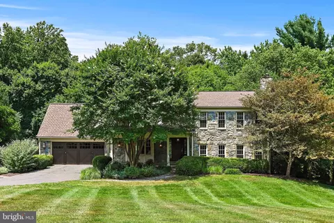 10916 Belgravia Ct, Great Falls, VA 22066
