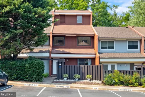 1313 Northgate Sq, Reston, VA 20190