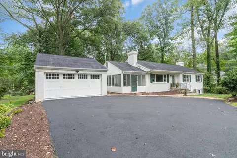 3401 Barkley Dr, Fairfax, VA 22031