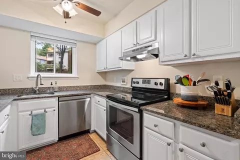 11083 Saffold Way, Reston, VA 20190 photo 10