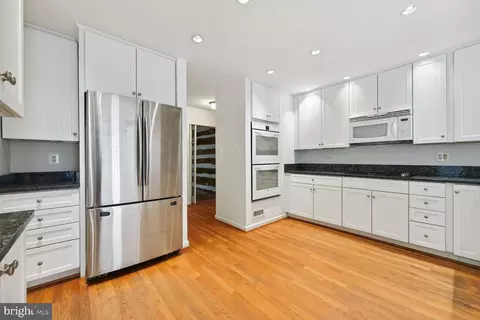 9018 Old Dominion Dr, Mclean, VA 22102 photo 10