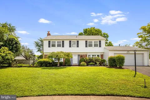 4213 Peakview Ct, Fairfax, VA 22033