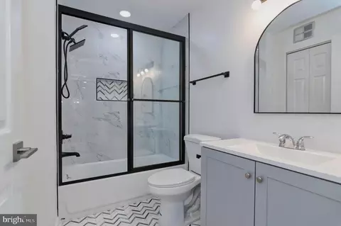 7759 Inversham Dr #246, Falls Church, VA 22042
