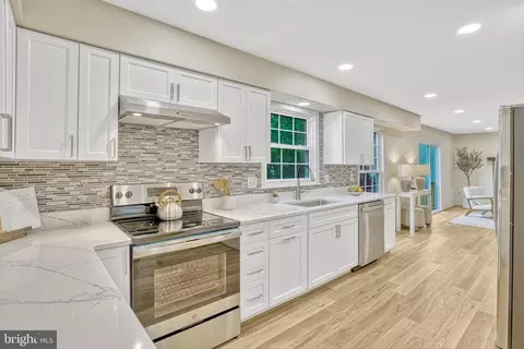 Kitchen - 8305 Lindside Way, Springfield, VA 22153 photo 2 of 4