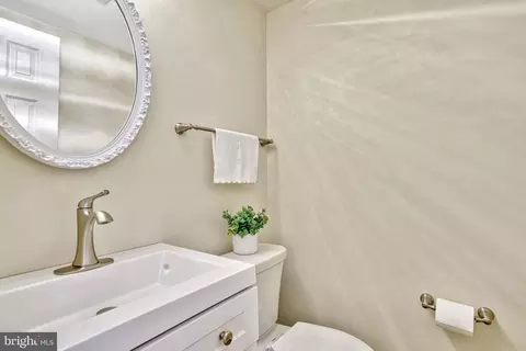 Bath - 8305 Lindside Way, Springfield, VA 22153 photo 1 of 8