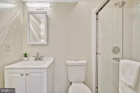 Bath - 8305 Lindside Way, Springfield, VA 22153 photo 8 of 8