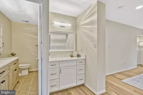 Bath - 8305 Lindside Way, Springfield, VA 22153 photo 5 of 8