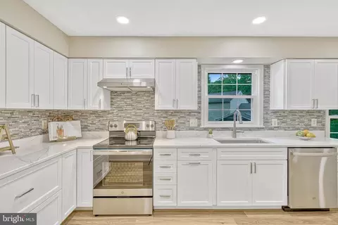 Kitchen - 8305 Lindside Way, Springfield, VA 22153 photo 1 of 4