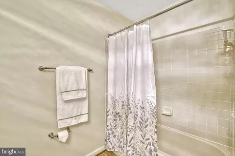 Bath - 8305 Lindside Way, Springfield, VA 22153 photo 6 of 8