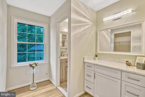 Bath - 8305 Lindside Way, Springfield, VA 22153 photo 4 of 8