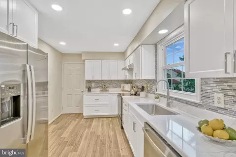 Kitchen - 8305 Lindside Way, Springfield, VA 22153 photo 4 of 4
