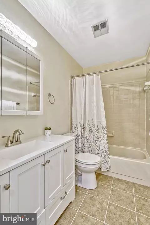 Bath - 8305 Lindside Way, Springfield, VA 22153 photo 7 of 8