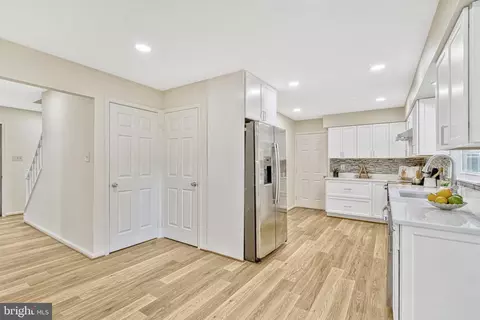Entry Way - 8305 Lindside Way, Springfield, VA 22153 photo 3 of 6