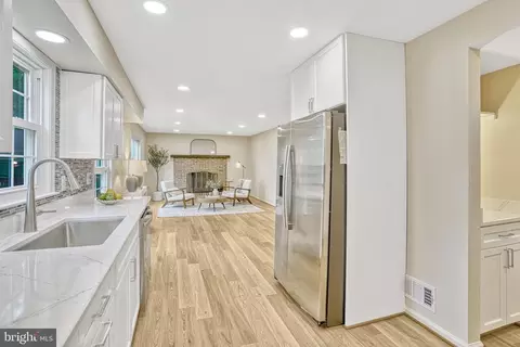 Kitchen - 8305 Lindside Way, Springfield, VA 22153 photo 3 of 4