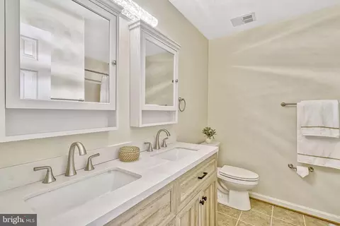 Bath - 8305 Lindside Way, Springfield, VA 22153 photo 2 of 8