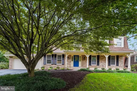 2717 Glencroft Rd, Vienna, VA 22181
