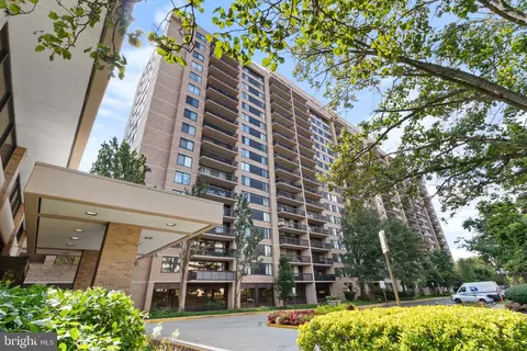 3709 S George Mason Dr #1712, Falls Church, VA 22041