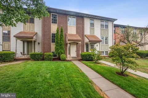 1004 Branch Dr, Herndon, VA 20170