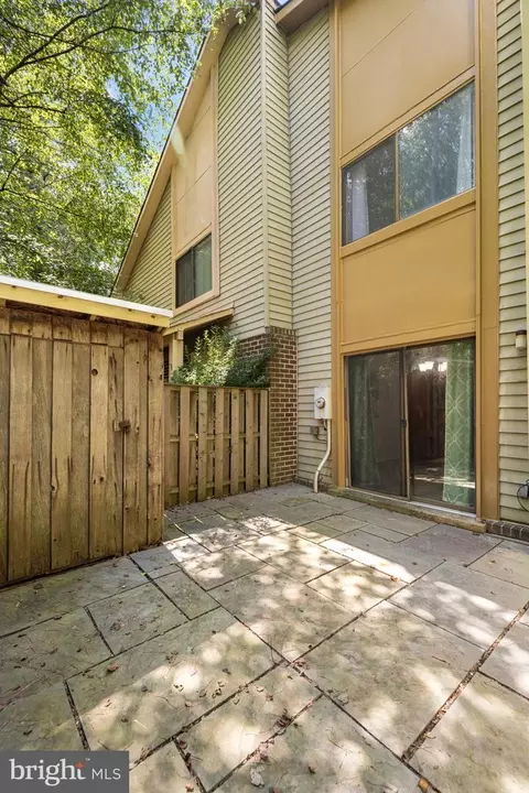 Exterior - 10673 Spring Oak Ct, Burke, VA 22015 photo 5 of 6