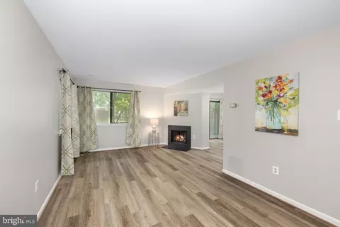 Living - 10673 Spring Oak Ct, Burke, VA 22015 photo 2 of 3